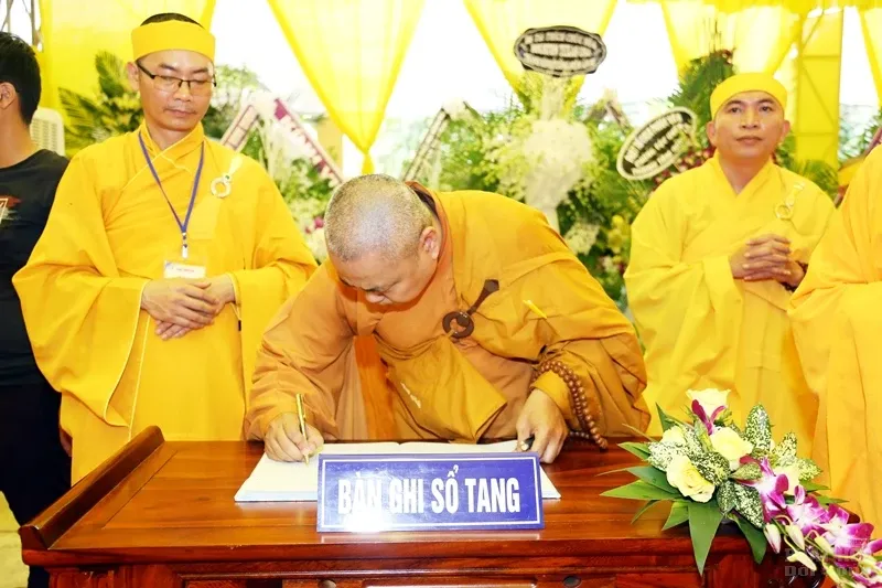 Tang lễ cố HT. Thích Quang Đạo ngày 20/7 51 Tang lễ cố HT. Thích Quang Đạo ngày 20/7 image-1731939005686