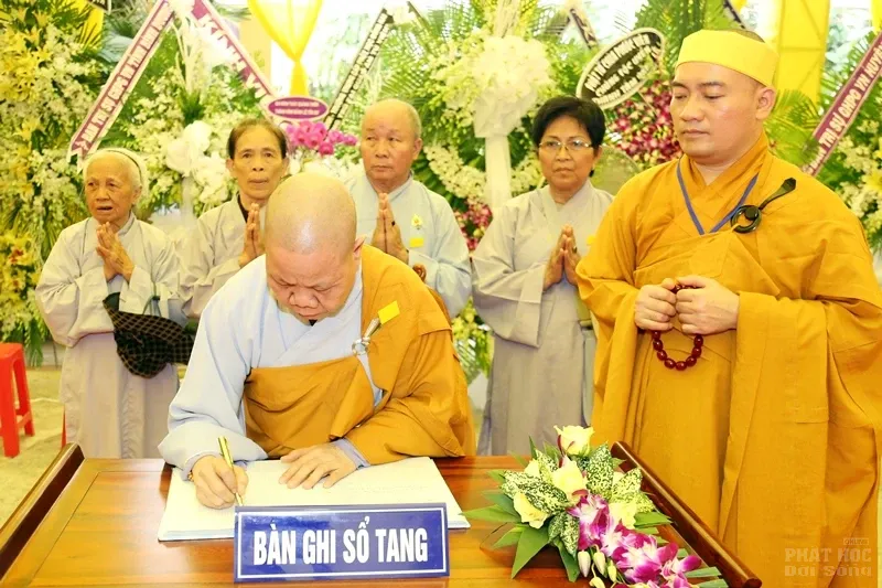 Tang lễ cố HT. Thích Quang Đạo ngày 20/7 71 Tang lễ cố HT. Thích Quang Đạo ngày 20/7 image-1731939024331