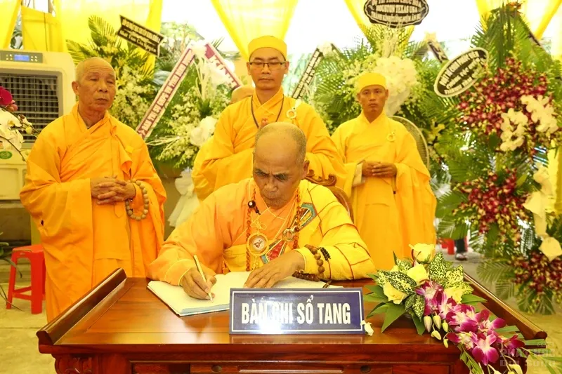 Tang lễ cố HT. Thích Quang Đạo ngày 20/7 86 Tang lễ cố HT. Thích Quang Đạo ngày 20/7 image-1731939038460