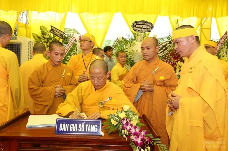 Tang lễ cố HT. Thích Quang Đạo ngày 20/7 88 Tang lễ cố HT. Thích Quang Đạo ngày 20/7 image-1731939040378