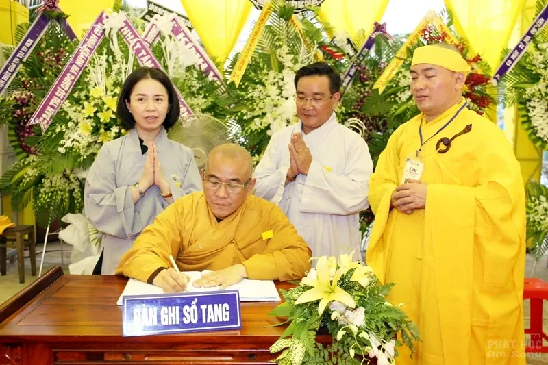 Tang lễ HT. Thích Quang Đạo ngày 19/7 Tang lễ HT. Thích Quang Đạo ngày 19/7 image-1731939455386