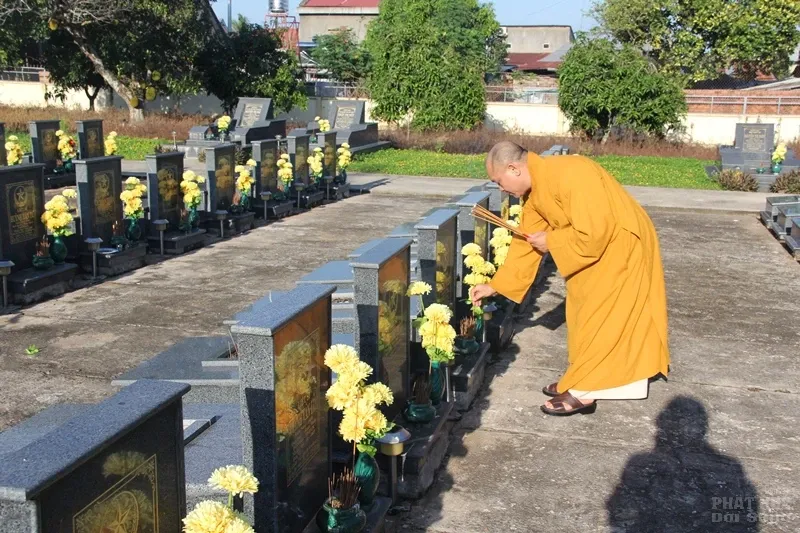 Tăng Ni, Phật tử huyện Định Quán viếng nghĩa trang liệt sĩ nhân mùa Phật đản 7 Tăng Ni, Phật tử huyện Định Quán viếng nghĩa trang liệt sĩ nhân mùa Phật đản image-1732288286023