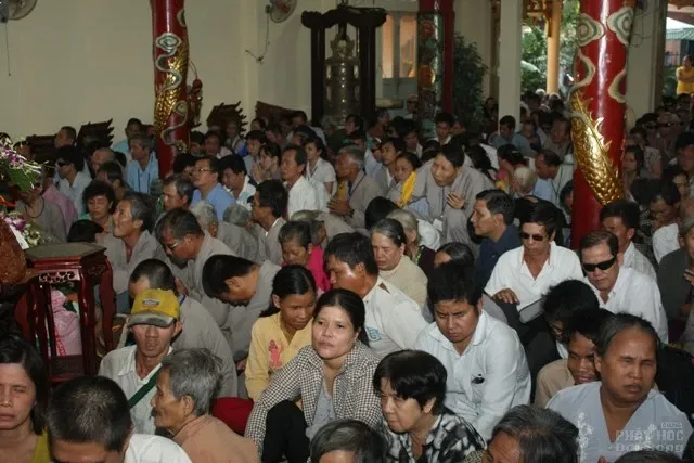 Tặng quà Tết Bính Thân cho hơn 800 người mù image-1731725973478