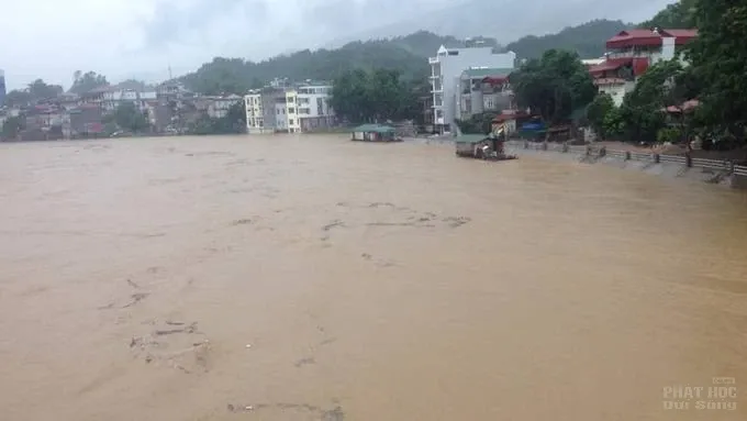 Tây Bắc ngập chìm trong mưa lũ, sạc lỡ, người chết, mất tích 15 Tây Bắc ngập chìm trong mưa lũ, sạc lỡ, người chết, mất tích image-1731944994275