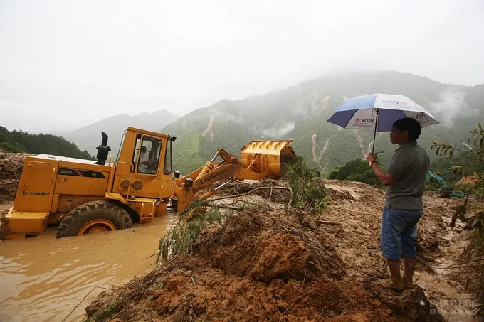 Tây Bắc ngập chìm trong mưa lũ, sạc lỡ, người chết, mất tích 16 Tây Bắc ngập chìm trong mưa lũ, sạc lỡ, người chết, mất tích image-1731944995085