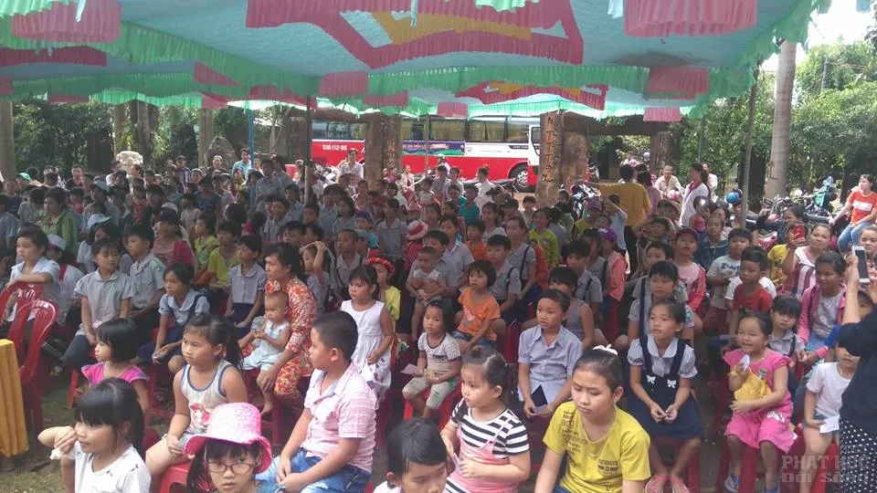 Tết Trung thu 2017 về sớm với các em tại chùa Đức Hạnh Tết Trung thu 2017 về sớm với các em tại chùa Đức Hạnh image-1731940301153