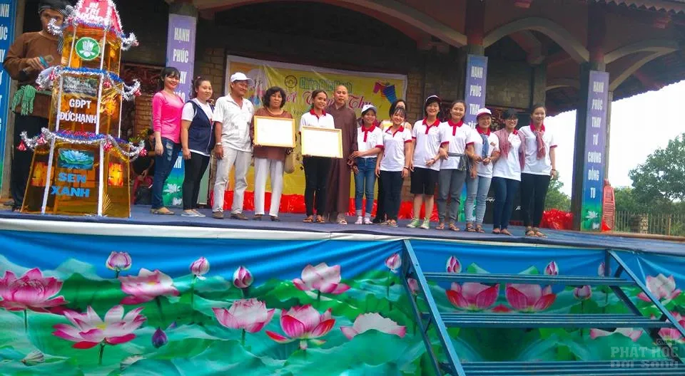 Tết Trung thu 2017 về sớm với các em tại chùa Đức Hạnh Tết Trung thu 2017 về sớm với các em tại chùa Đức Hạnh image-1731940304616