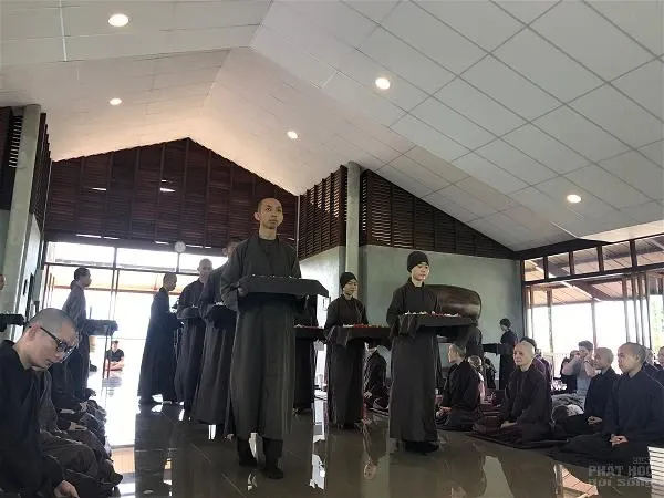 Thái Lan: Làng Mai tổ chức Lễ bông hồng cài áo Thái Lan: Làng Mai tổ chức Lễ bông hồng cài áo image-1731939194454