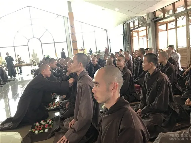 Thái Lan: Làng Mai tổ chức Lễ bông hồng cài áo Thái Lan: Làng Mai tổ chức Lễ bông hồng cài áo image-1731939195278