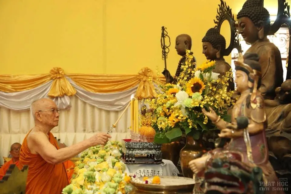 Thái Lan: Lễ nhập kim quan Trưởng lão HT.Thích Kính Chiếu image-1731945960390