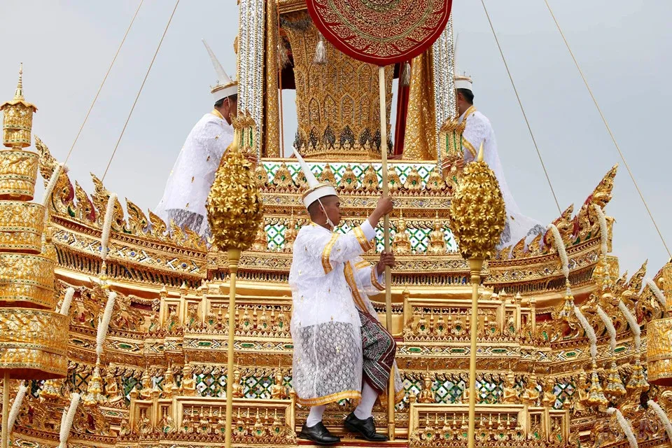Thái Lan: Linh cữu Vua Bhumibol được đưa đến đài hỏa táng dát vàng Thái Lan: Linh cữu Vua Bhumibol được đưa đến đài hỏa táng dát vàng image-1732289970633