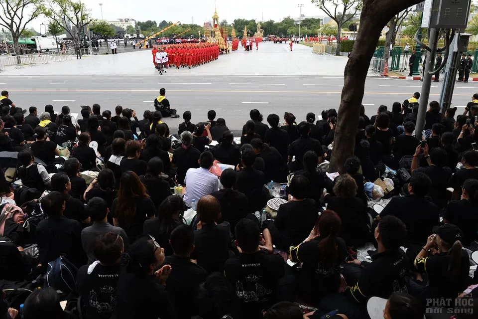 Thái Lan: Linh cữu Vua Bhumibol được đưa đến đài hỏa táng dát vàng Thái Lan: Linh cữu Vua Bhumibol được đưa đến đài hỏa táng dát vàng image-1732289971849