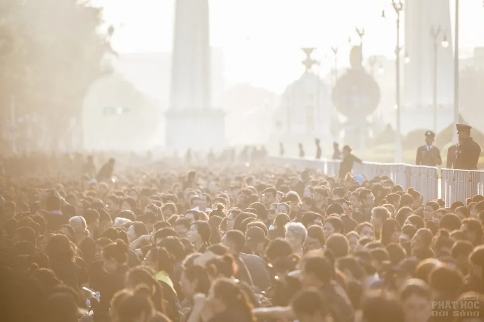 Thái Lan: Linh cữu Vua Bhumibol được đưa đến đài hỏa táng dát vàng Thái Lan: Linh cữu Vua Bhumibol được đưa đến đài hỏa táng dát vàng image-1732289975175