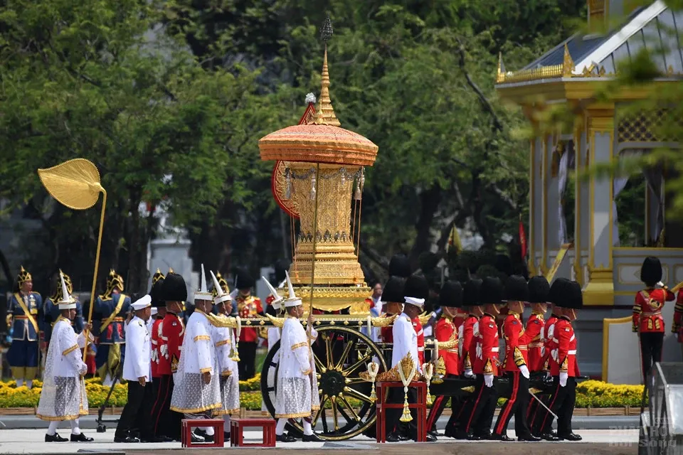 Thái Lan: Linh cữu Vua Bhumibol được đưa đến đài hỏa táng dát vàng Thái Lan: Linh cữu Vua Bhumibol được đưa đến đài hỏa táng dát vàng image-1732289976197
