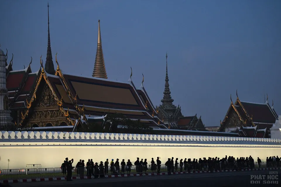Thái Lan: Linh cữu Vua Bhumibol được đưa đến đài hỏa táng dát vàng Thái Lan: Linh cữu Vua Bhumibol được đưa đến đài hỏa táng dát vàng image-1732289980604