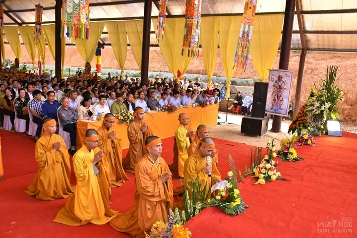 Thanh Hóa: Lễ đúc chuông và chung thất cố Đại Đức Tánh Khả image-1731943047117