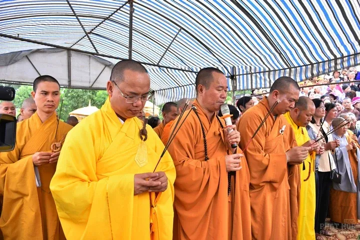 Thanh Hóa: Lễ đúc chuông và chung thất cố Đại Đức Tánh Khả image-1731943050267