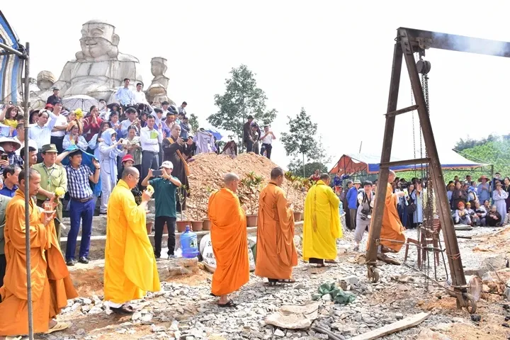 Thanh Hóa: Lễ đúc chuông và chung thất cố Đại Đức Tánh Khả image-1731943051081