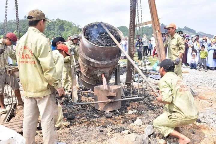Thanh Hóa: Lễ đúc chuông và chung thất cố Đại Đức Tánh Khả image-1731943052796