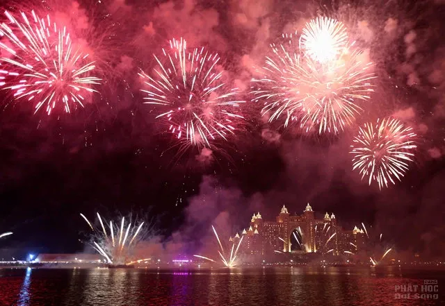 Thế giới đón chào năm mới 2017 pháo bay nổ rợp trời 2 Thế giới đón chào năm mới 2017 pháo bay nổ rợp trời image-1731931958257