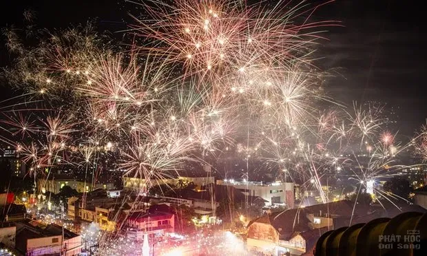 Thế giới đón chào năm mới 2017 pháo bay nổ rợp trời 6 Thế giới đón chào năm mới 2017 pháo bay nổ rợp trời image-1731931960579