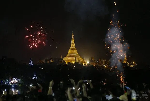 Thế giới đón chào năm mới 2017 pháo bay nổ rợp trời 12 Thế giới đón chào năm mới 2017 pháo bay nổ rợp trời image-1731931964209
