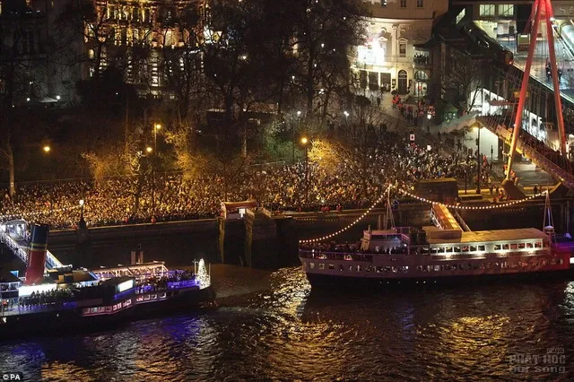 Thế giới đón chào năm mới 2017 pháo bay nổ rợp trời 17 Thế giới đón chào năm mới 2017 pháo bay nổ rợp trời image-1731931966977