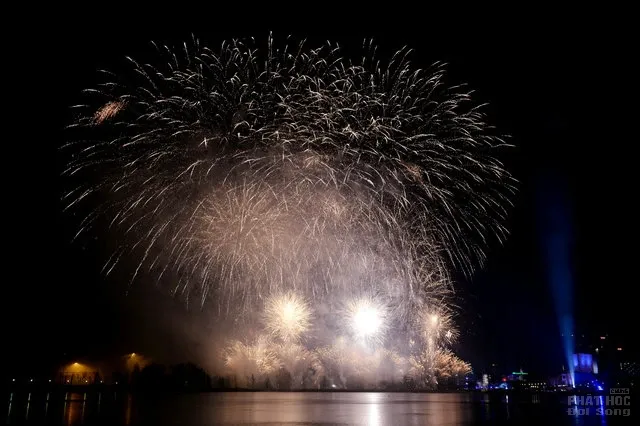 Thế giới đón chào năm mới 2017 pháo bay nổ rợp trời 20 Thế giới đón chào năm mới 2017 pháo bay nổ rợp trời image-1731931968645