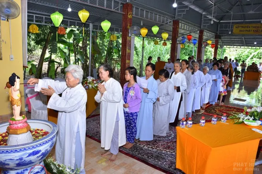 Thị xã Bình Long: Tịnh xá Ngọc Long tổ chức lễ Phật đản image-1731944853722