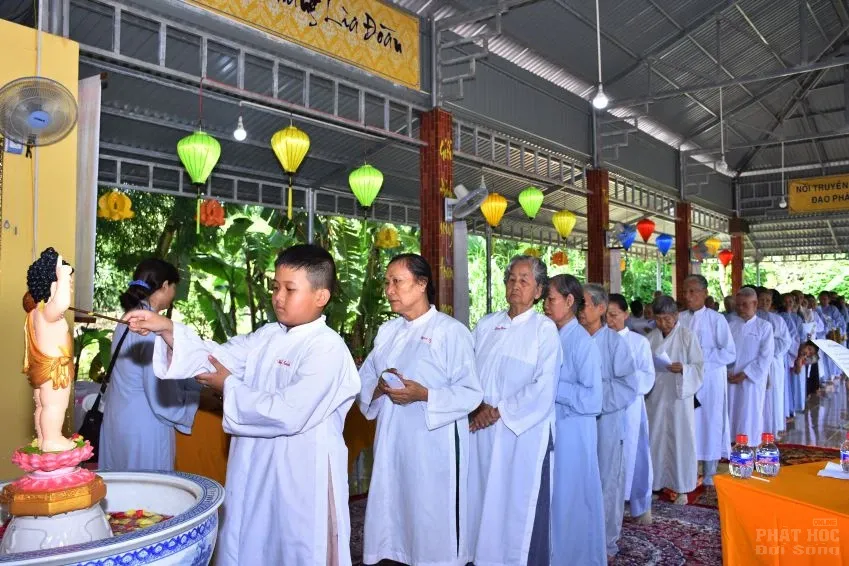 Thị xã Bình Long: Tịnh xá Ngọc Long tổ chức lễ Phật đản image-1731944855657