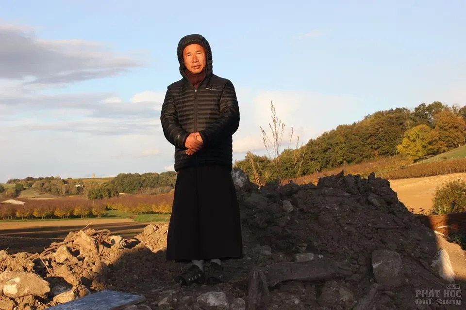 Thiền sư Nhất Hạnh những hình ảnh mới nhất 3 Thiền sư Nhất Hạnh những hình ảnh mới nhất image-1731920980842