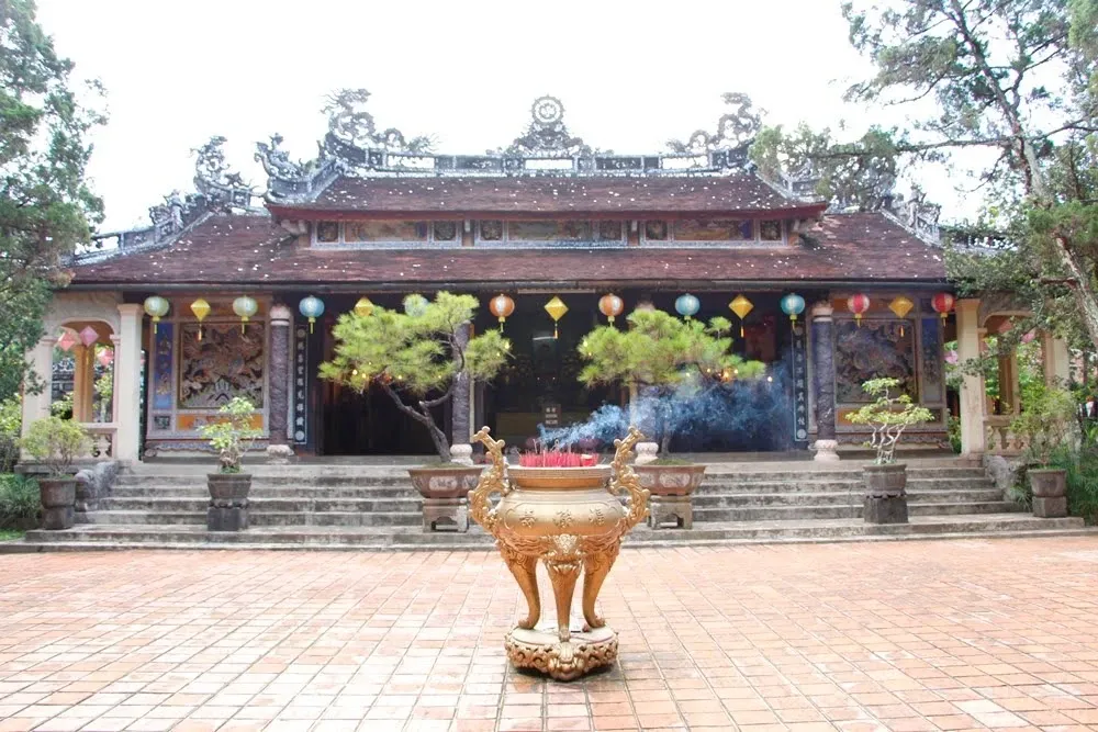 Thiền sư Nhất Hạnh từ Đà Nẵng ra chùa Từ Hiếu - Huế nghỉ dưỡng image-1732289836295