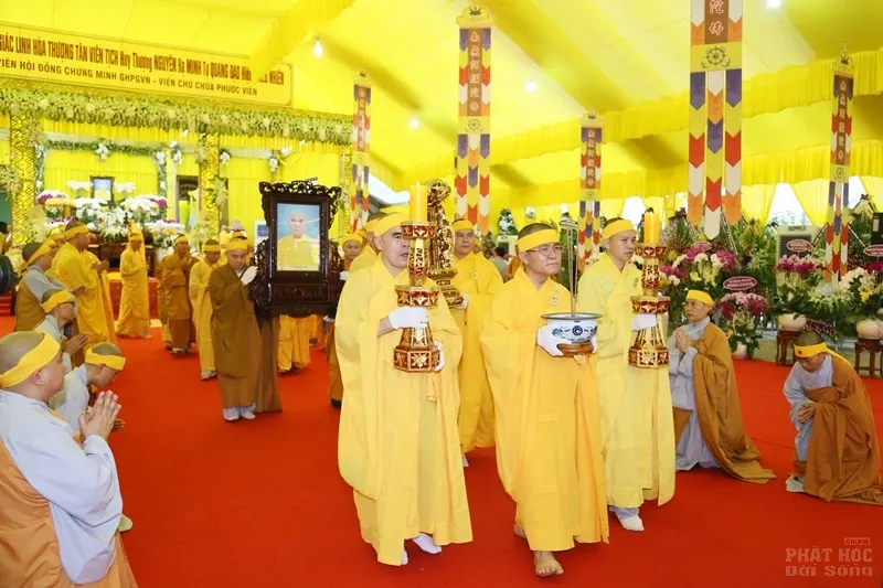 Thỉnh linh mô cố Hòa thượng Thích Quang Đạo tham Phật - yết Tổ image-1732292473952