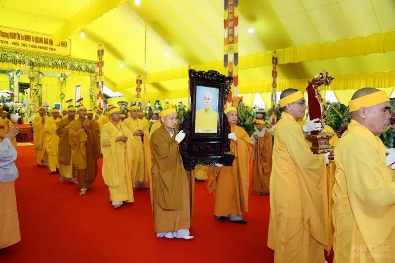 Thỉnh linh mô cố Hòa thượng Thích Quang Đạo tham Phật - yết Tổ image-1732292475093