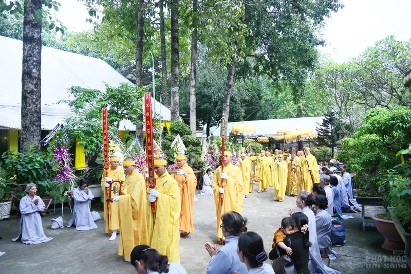 Thỉnh linh mô cố Hòa thượng Thích Quang Đạo tham Phật - yết Tổ image-1732292476296