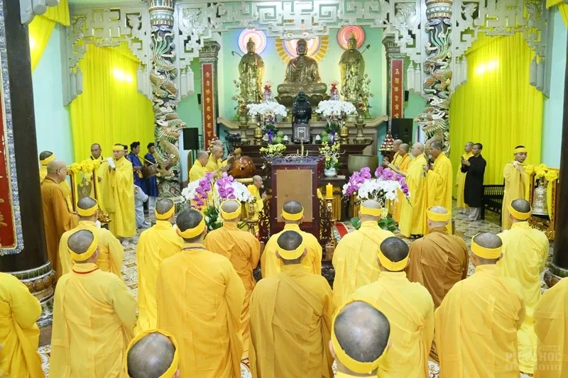 Thỉnh linh mô cố Hòa thượng Thích Quang Đạo tham Phật - yết Tổ image-1732292489068