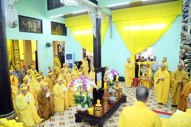 Thỉnh linh mô cố Hòa thượng Thích Quang Đạo tham Phật - yết Tổ image-1732292490186