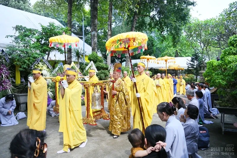 Thỉnh linh mô cố Hòa thượng Thích Quang Đạo tham Phật - yết Tổ image-1732292492433