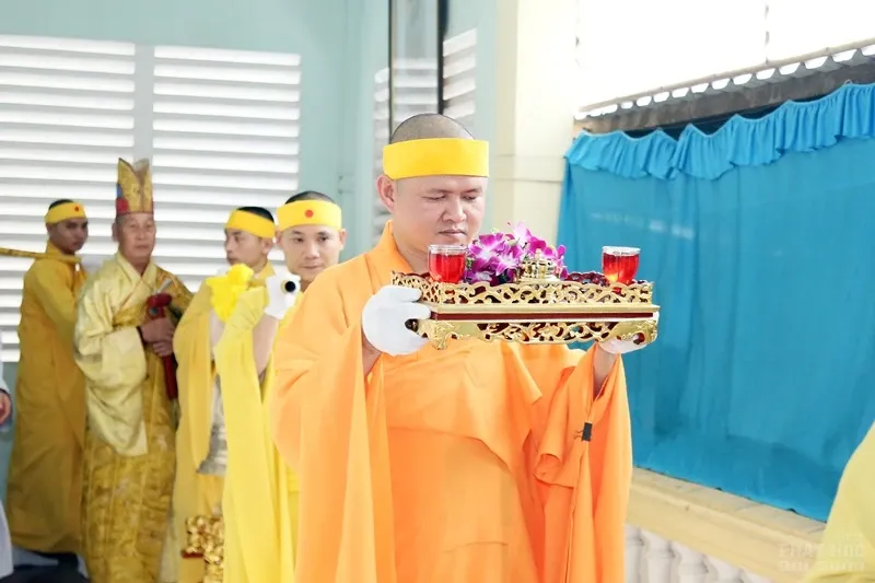 Thỉnh linh mô cố Hòa thượng Thích Quang Đạo tham Phật - yết Tổ image-1732292493636
