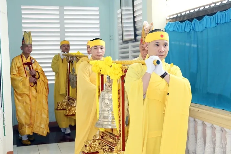 Thỉnh linh mô cố Hòa thượng Thích Quang Đạo tham Phật - yết Tổ image-1732292494593