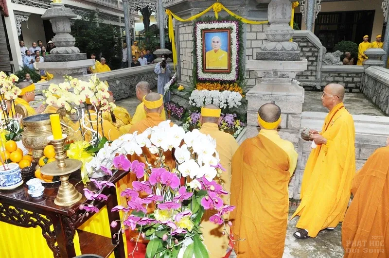 Thỉnh linh mô cố Hòa thượng Thích Quang Đạo tham Phật - yết Tổ image-1732292505457