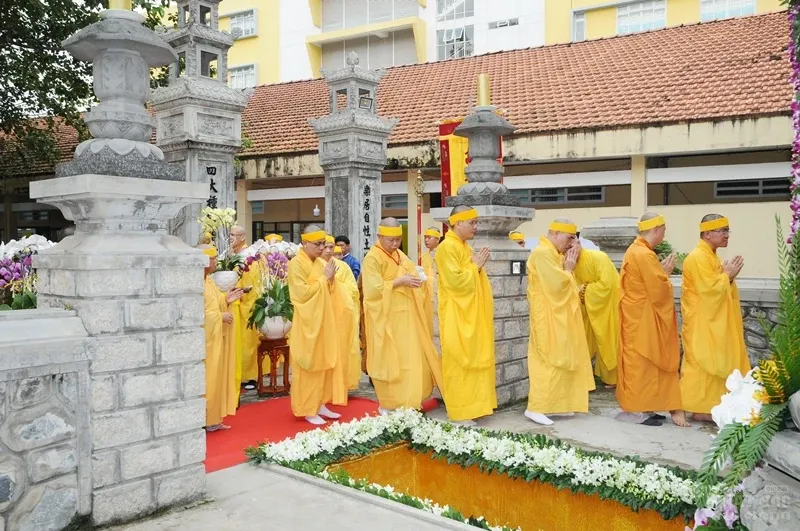 Thỉnh linh mô cố Hòa thượng Thích Quang Đạo tham Phật - yết Tổ image-1732292507709