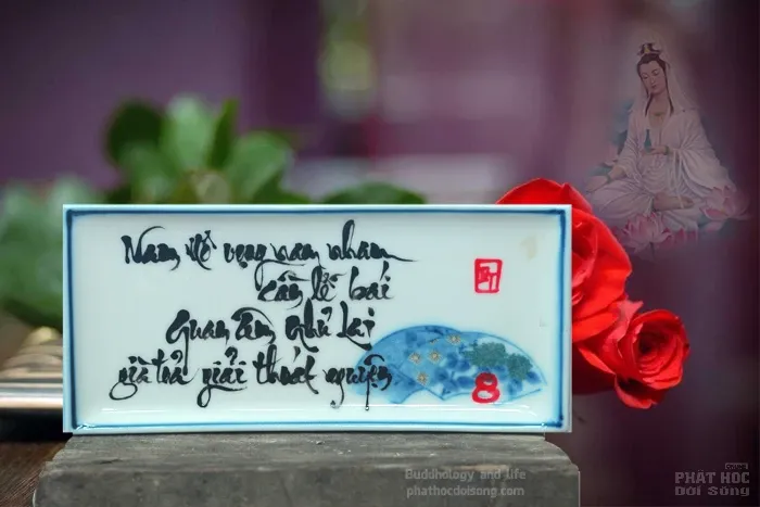 Thư pháp trên dĩa 12 đại nguyện của Bồ-tát Quán Âm image-1731748650934