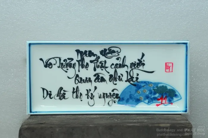 Thư pháp trên dĩa 12 đại nguyện của Bồ-tát Quán Âm image-1731748652971