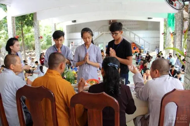 Thực tập đời sống phạm hạnh qua khóa tu mùa hè 10 Thực tập đời sống phạm hạnh qua khóa tu mùa hè image-1731937210194