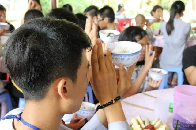 Thực tập đời sống phạm hạnh qua khóa tu mùa hè image-1731937212029