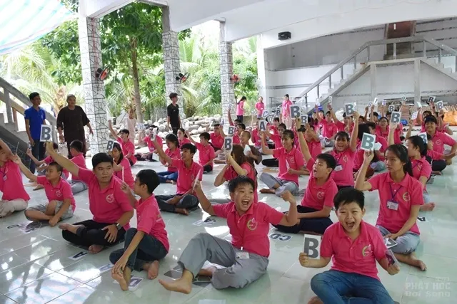 Thực tập đời sống phạm hạnh qua khóa tu mùa hè image-1731937213561