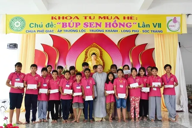 Thực tập đời sống phạm hạnh qua khóa tu mùa hè image-1731937214858