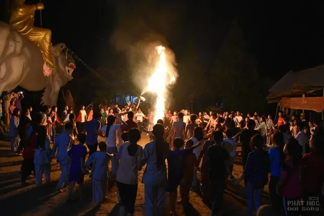 Thực tập đời sống phạm hạnh qua khóa tu mùa hè image-1731937215573