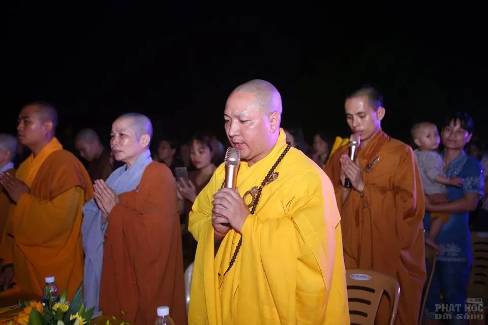 Tĩnh Gia: Chùa Đót Tiên tổ chức đêm hoa đăng kính mừng Phật Đản PL.2562 2 Tĩnh Gia: Chùa Đót Tiên tổ chức đêm hoa đăng kính mừng Phật Đản PL.2562 image-1731942971774